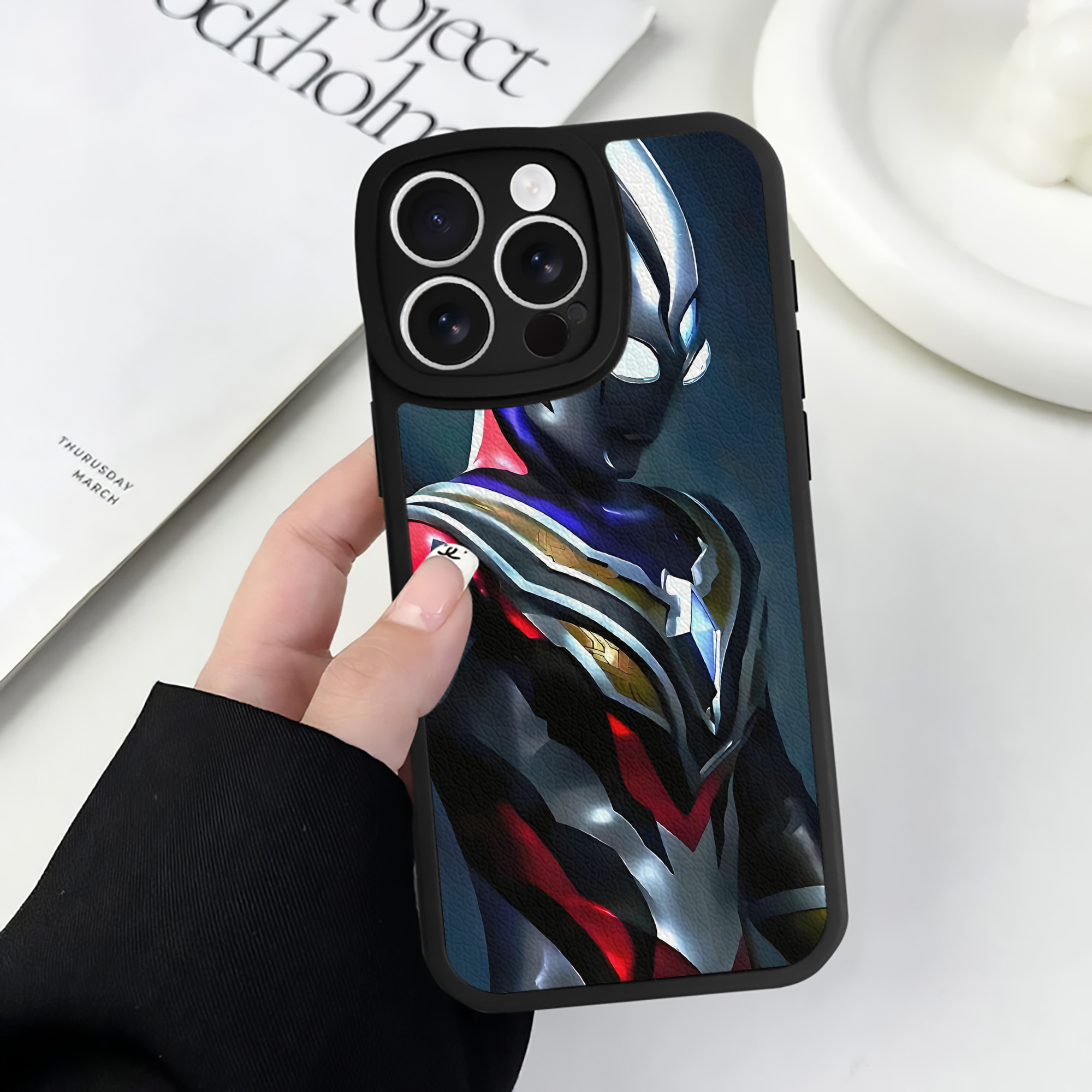 （画像用） ウルトラマン Ultraman 【iPhone 16シリーズ対応】シリコンスマホケース（レザー調） 材質：シリコン